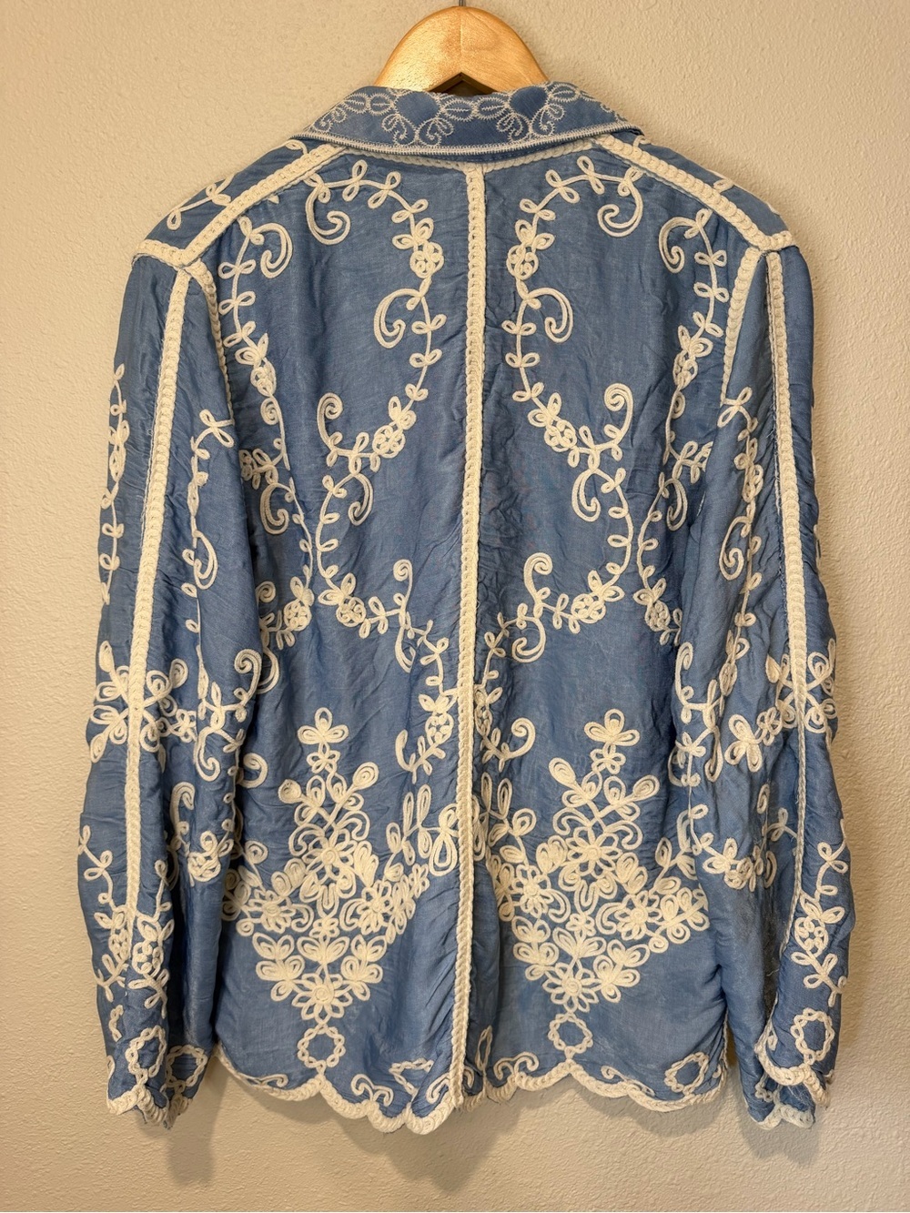 POL Embroidered Relaxed Button-Front Top - Picture 11 of 12